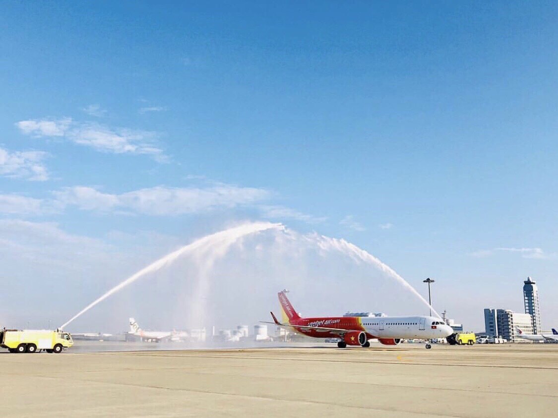 Vietjet’s first direct flight from Vietnam to Japan touches down