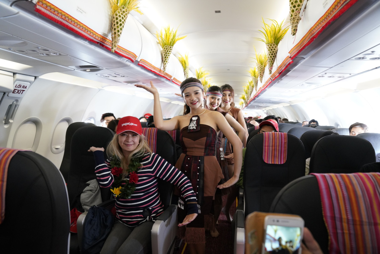 Vietjet’s first direct flight from Vietnam to Japan touches down