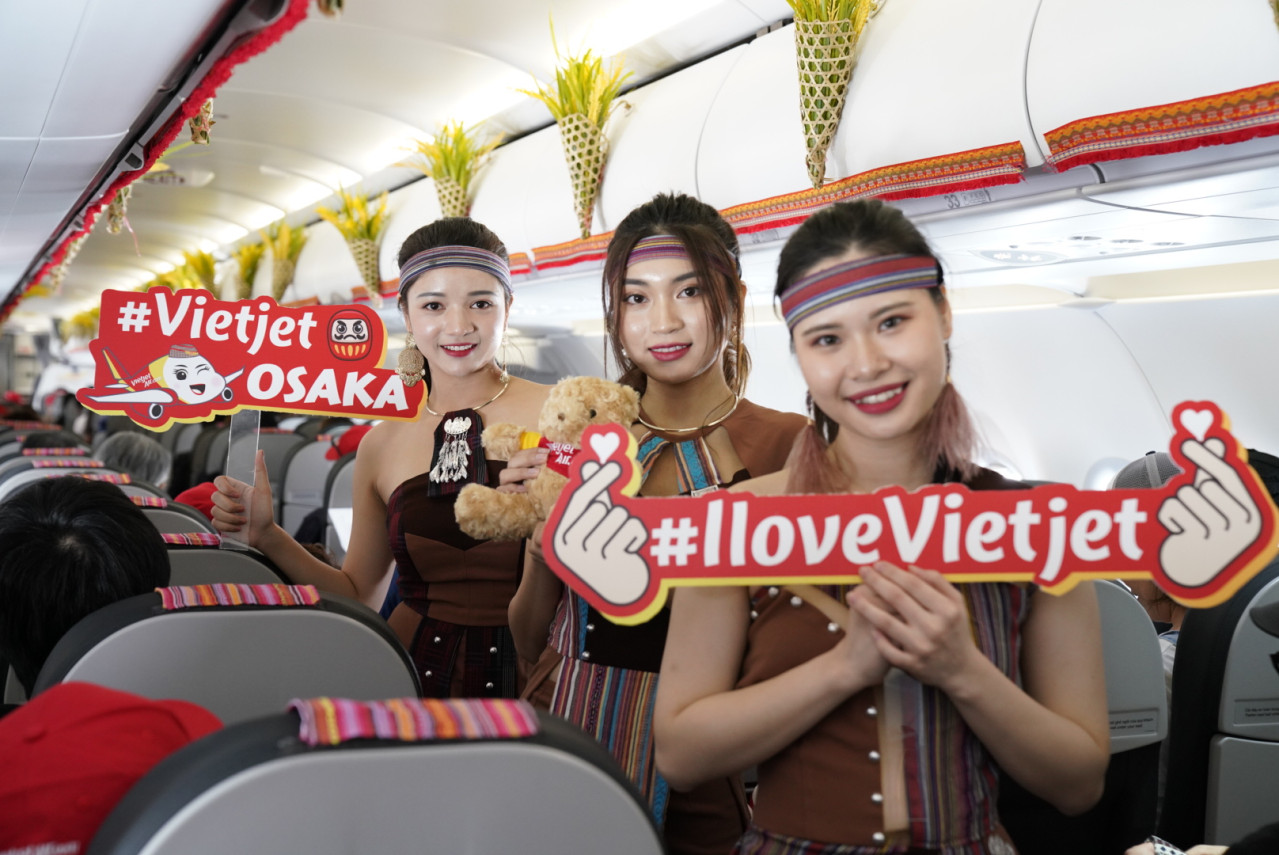 Vietjet’s first direct flight from Vietnam to Japan touches down