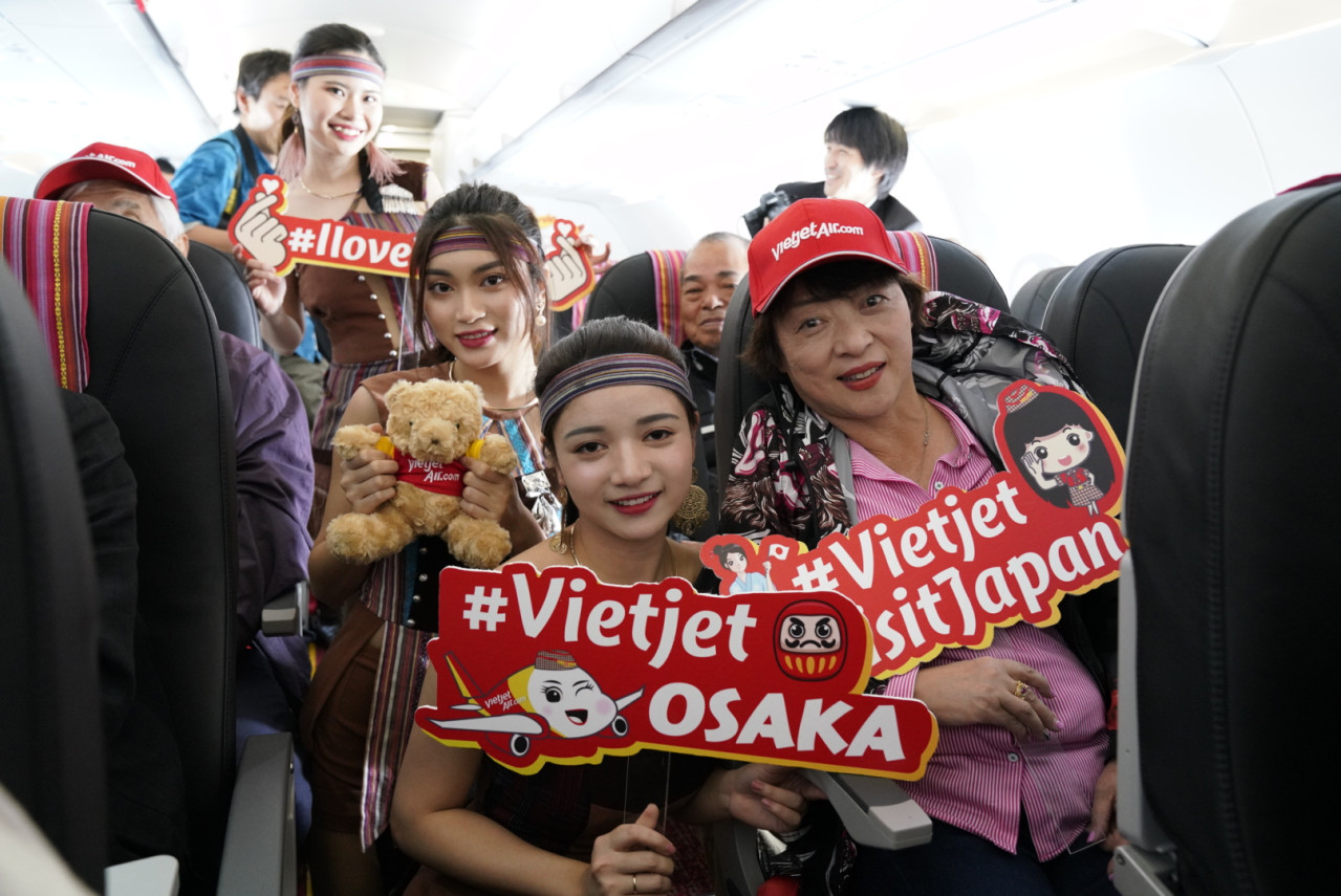 Vietjet’s first direct flight from Vietnam to Japan touches down