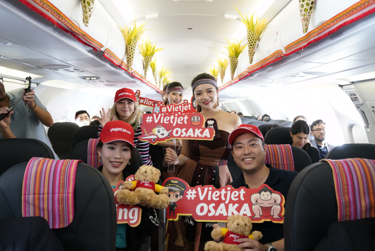 Vietjet’s first direct flight from Vietnam to Japan touches down