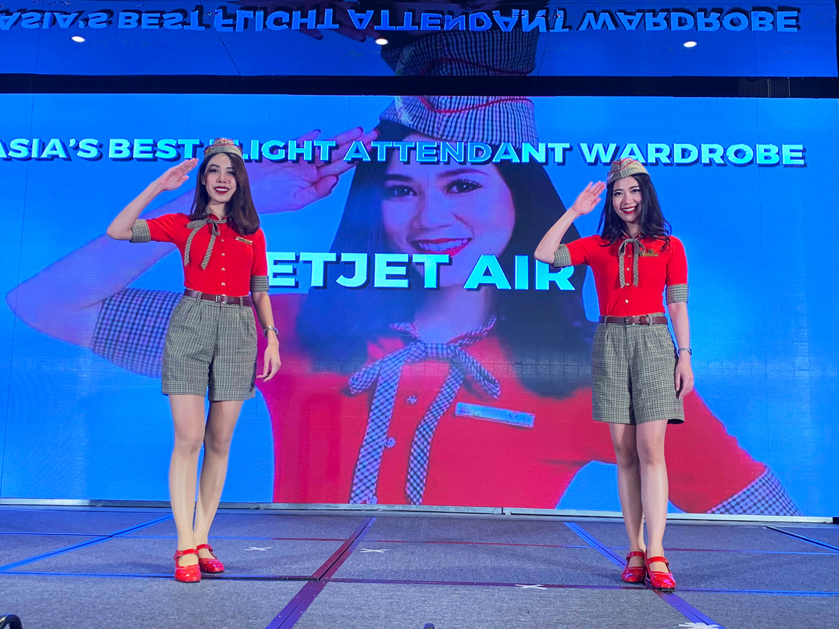 Beautiful cabin crews dress Vietjet’s famous uniform