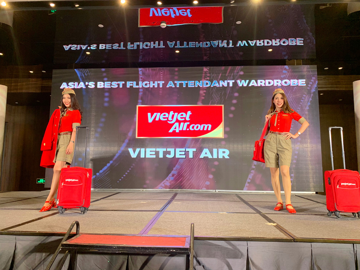 Beautiful cabin crews dress Vietjet’s famous uniform