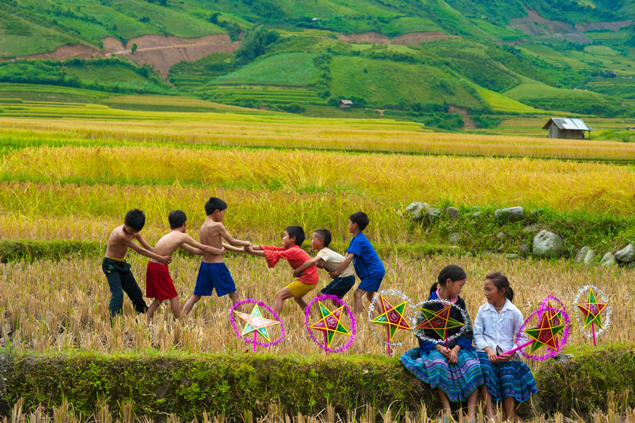 Cả tháng săn vé 0 đồng, đi đu đưa khắp Việt Nam
