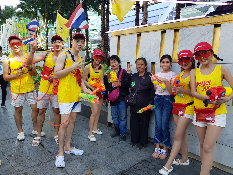 ขบวนรถสงกรานต์ “Vietjet Enjoys Songkran” ออกมอบความสนุกสนานทั่วกรุงเทพฯ พร้อมโปรโมชั่นจองตั๋วบินเริ่มต้น 0 บาท
