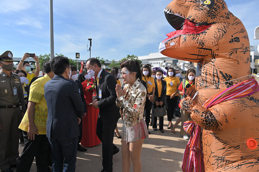 Thai Vietjet inaugurates Bangkok - Khon Kaen flight with a Thai super-star singer Ying Lee’s concert onboard