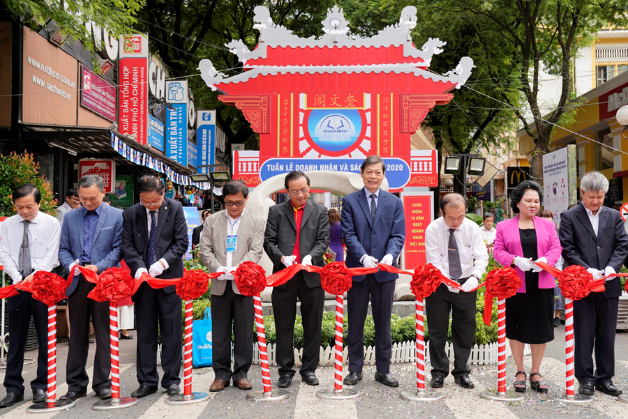 Đồng hành cùng “Tuần lễ Doanh nhân và Sách 2020”,  Vietjet chung tay lan tỏa giá trị của sách đến cộng đồng