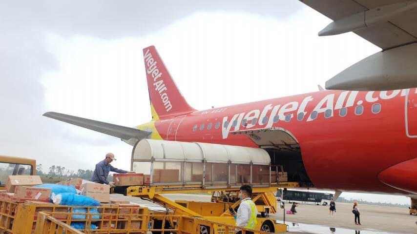 Bay cùng Vietjet - chung tay ủng hộ 10.000 đồng/ vé cho đồng bào miền Trung Bay cùng Vietjet - chung tay ủng hộ 10.000 đồng/ vé cho đồng bào miền Trung