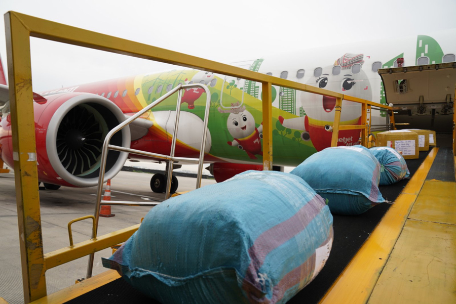 Bay cùng Vietjet - chung tay ủng hộ 10.000 đồng/ vé cho đồng bào miền Trung Bay cùng Vietjet - chung tay ủng hộ 10.000 đồng/ vé cho đồng bào miền Trung