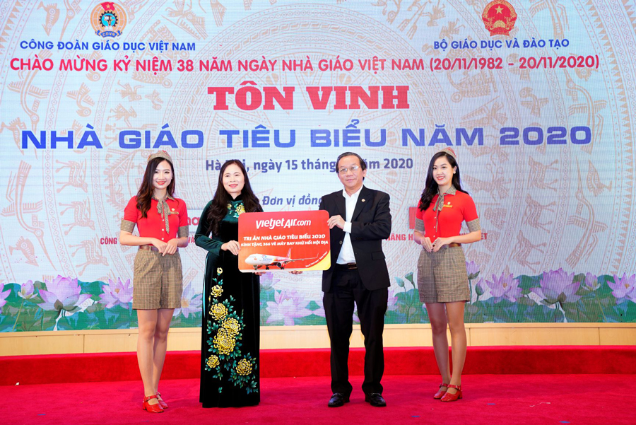 Cùng Vietjet tri ân thầy cô giáo trong ngày Nhà Giáo Việt Nam 20/11, dành 2 triệu vé 0 đồng chào mừng thầy cô