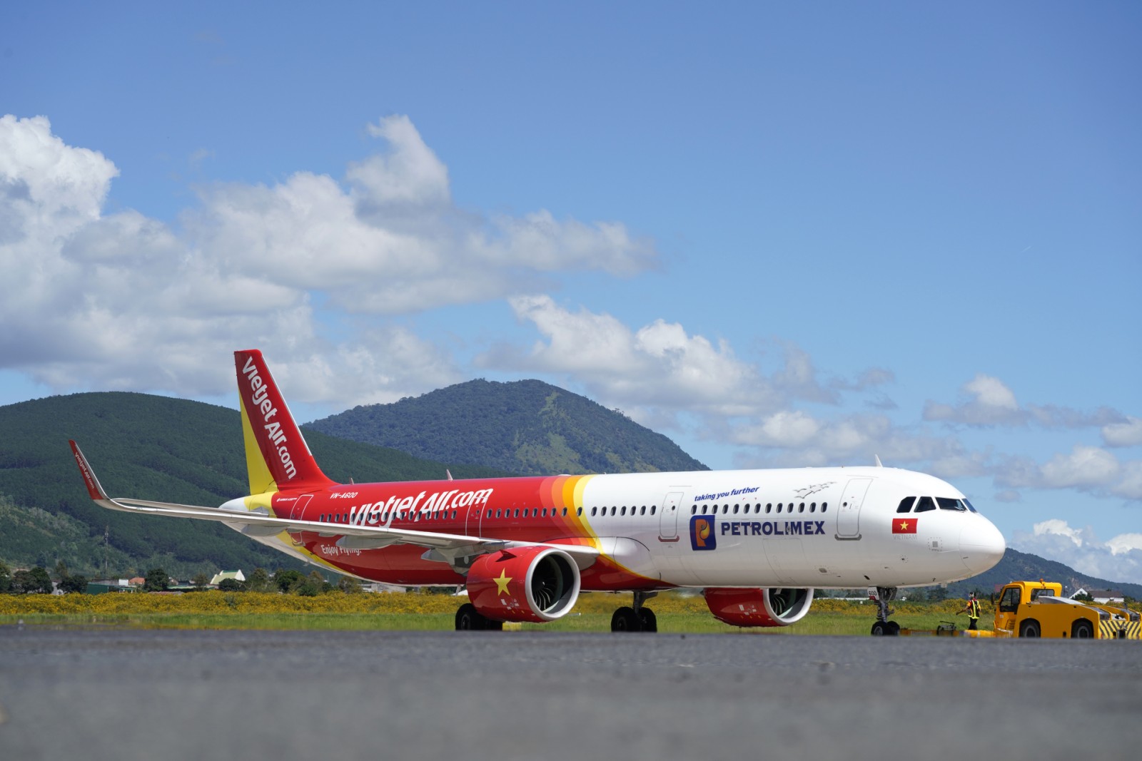 Tưng bừng đón chào năm mới cực “chất” với đại tiệc khuyến mãi bay cùng Vietjet