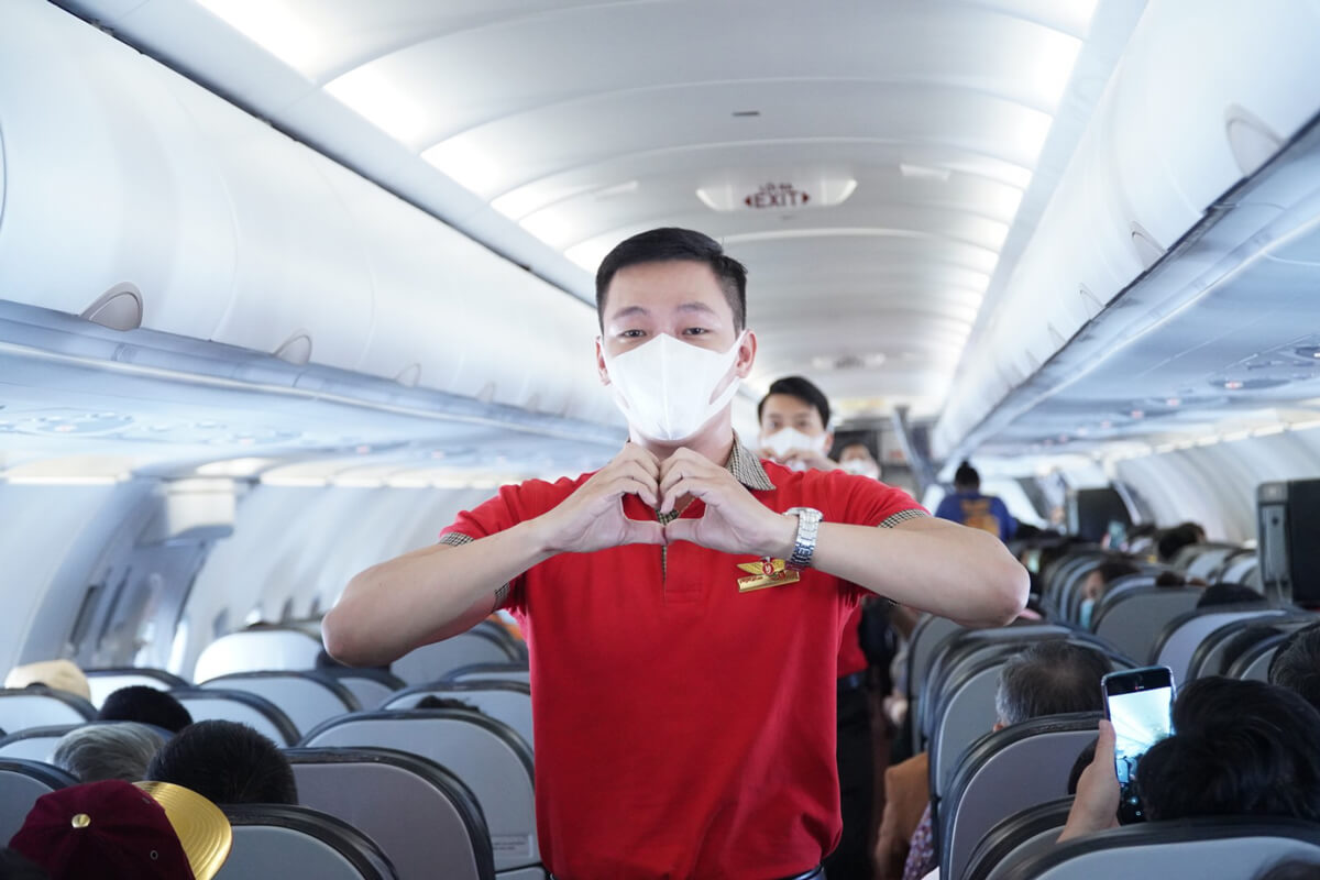 Flying her to the sky, dating on cloud nine with tickets priced from only 0 VND