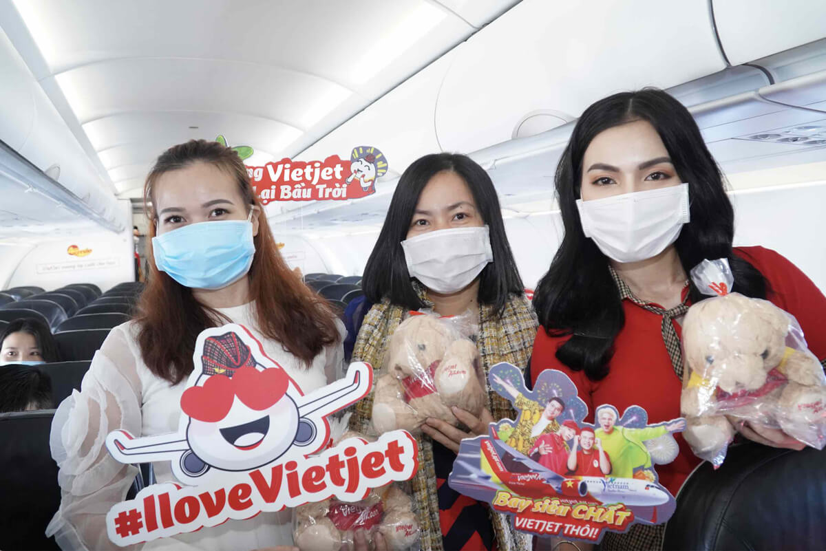 Flying her to the sky, dating on cloud nine with tickets priced from only 0 VND