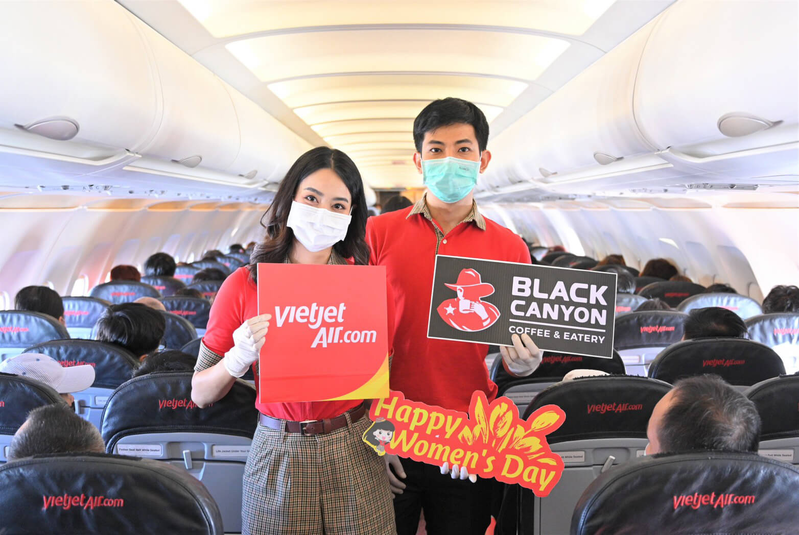 ไทยเวียตเจ็ทเซอร์ไพรส์ผู้โดยสารบนเที่ยวบินพิเศษ “เมจิก ไฟลท์” พร้อมประกาศความร่วมมือกับ แบล็คแคนยอน