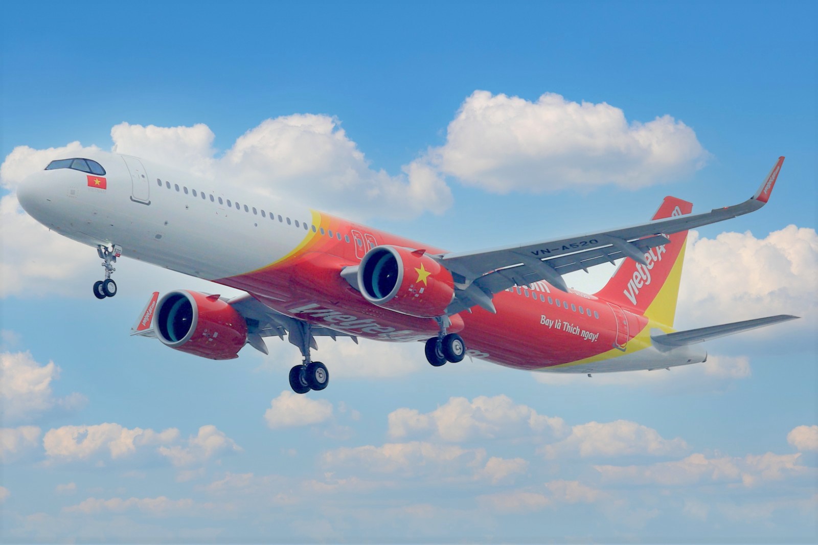 Having a date with the sky, flying across Vietnam with Vietjet’s vouchers