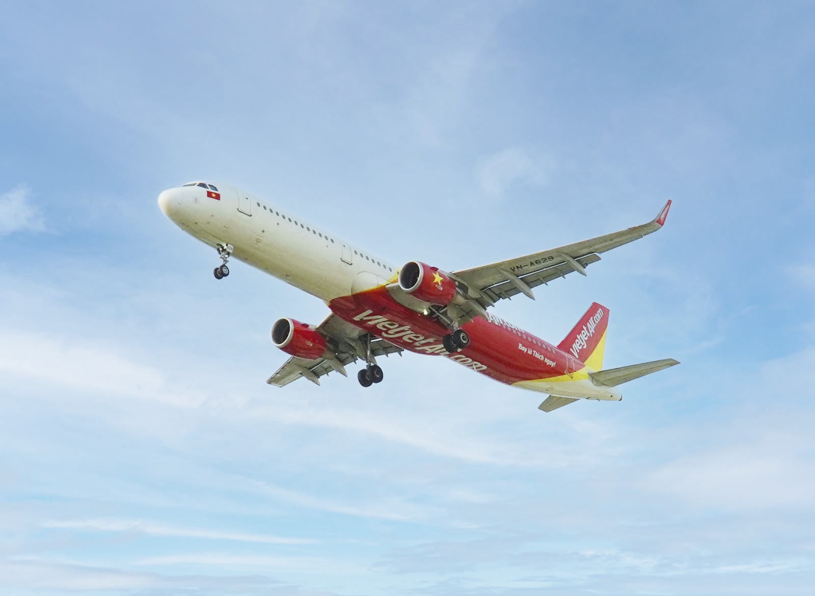 Jubilantly welcoming the Hanoi Tourism Promotion Festival 2021, Vietjet launches super attractive domestic travel stimulus packages