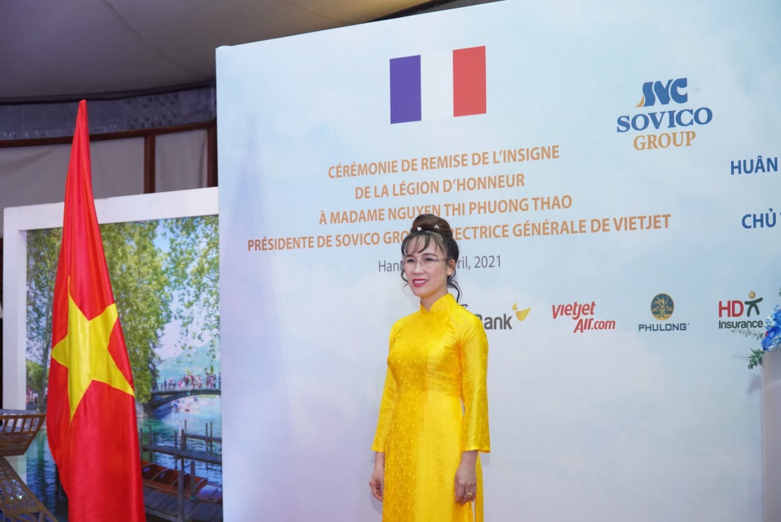 Businesswoman Nguyen Thi Phuong Thao receives the Legion of Honour awarded by the French Government